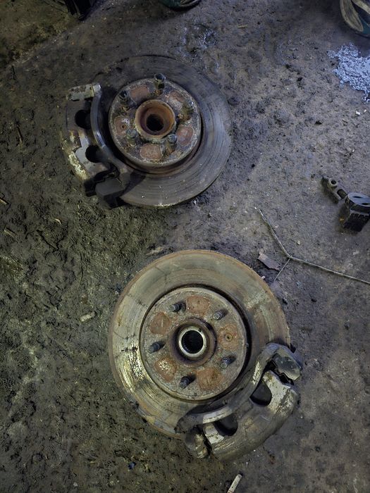 Fuzeta Dreapta stânga Fata Chevrolet Captiva - 2.0d - 2007 cu disc