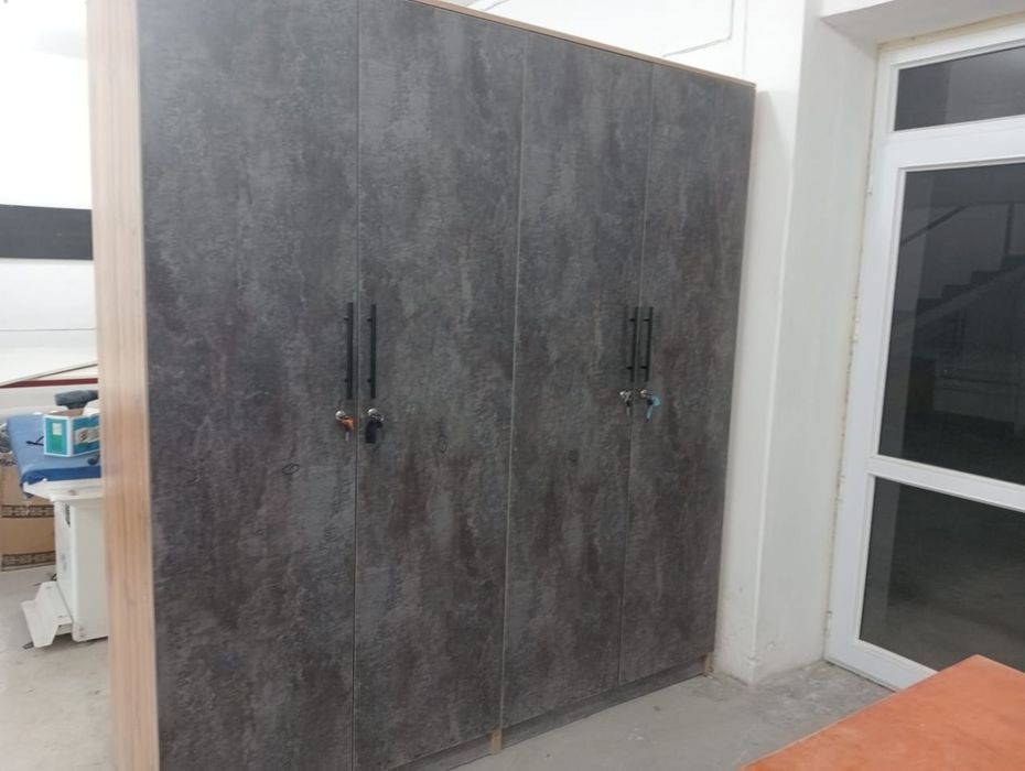 Шкаф очень добротный