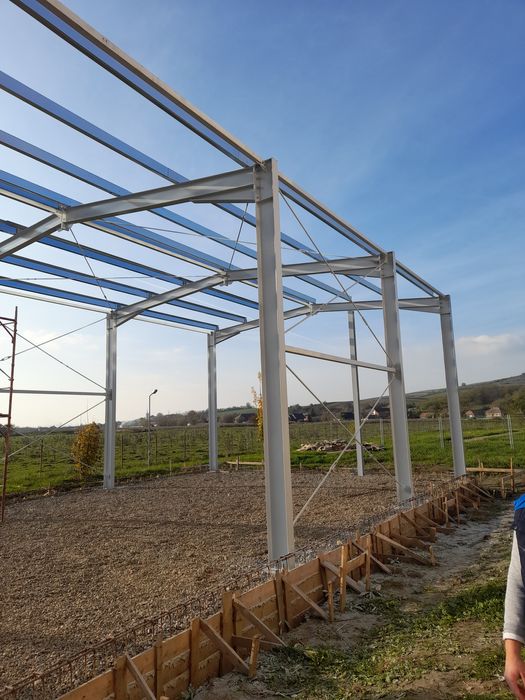 Vând hală metalică din profile