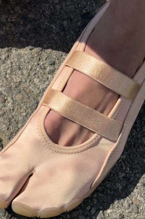 Уникальные таби-балетки в пудровом цвете от ZARA