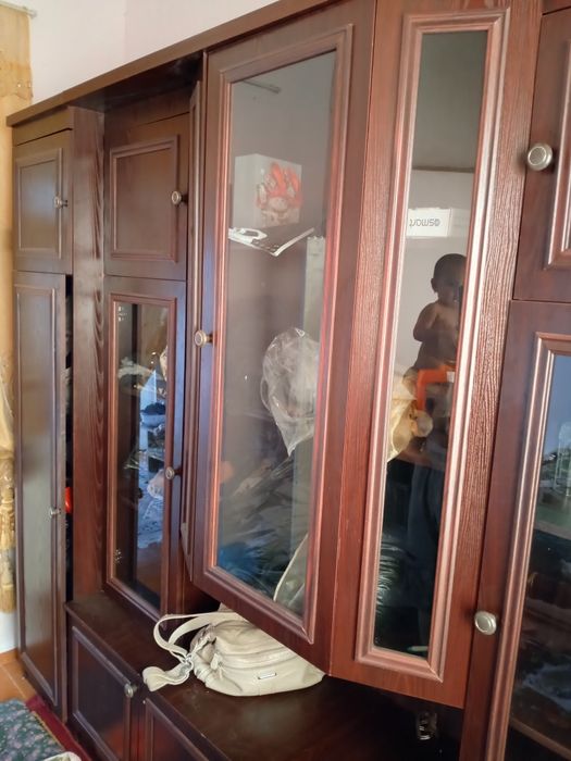 Mexmon xona mebeli stenka