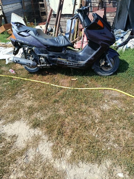 De vânzare 2 scutere