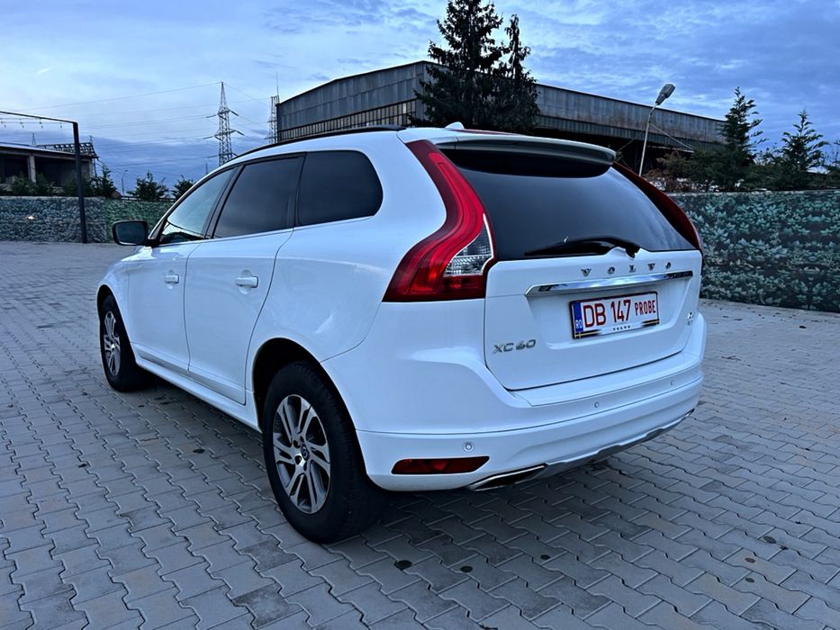 Volvo XC60 2.4 D4 AWD – 181 CP – R-Design – 2014 – Stare impecabilă