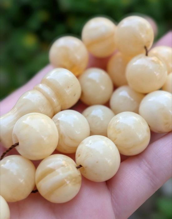 Vechi matanii rozariu din chihlimbar baltic alb butter amber natural, in stil maslina, rar
