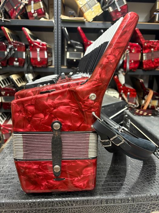 Acordeon nemtesc Weltmeister Stella cu 120 de basi, cu surdina