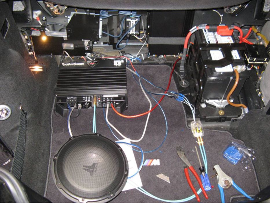 Montaj subwoofer auto