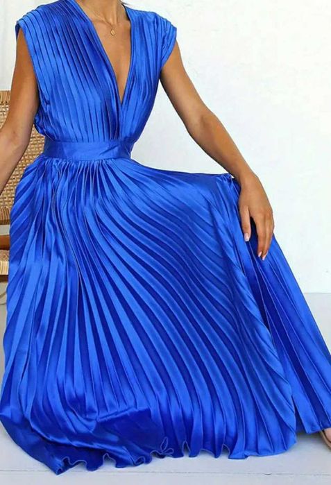 Дамска плесирана рокля в кралско синьо