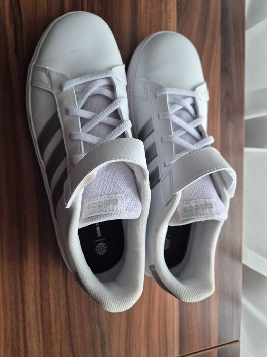 Бели маратонки Adidas