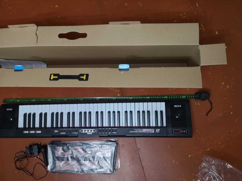 синтезатор 61 клавиша