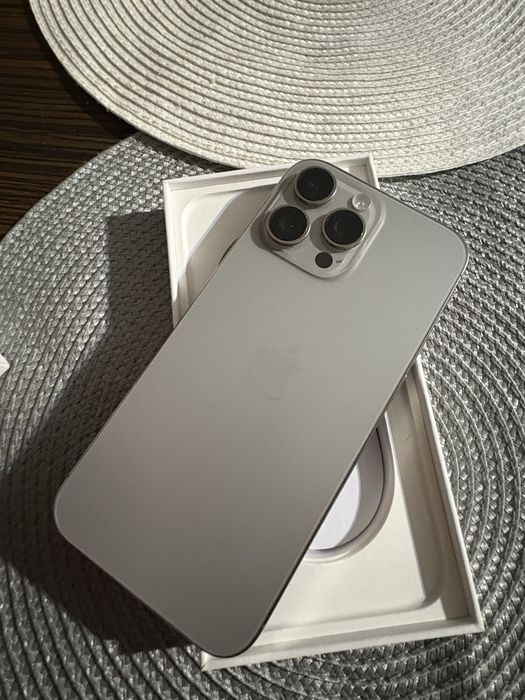 iPhone 16 Pro Max 256 GB  92% Sanatatea bateriei 380 cicluri