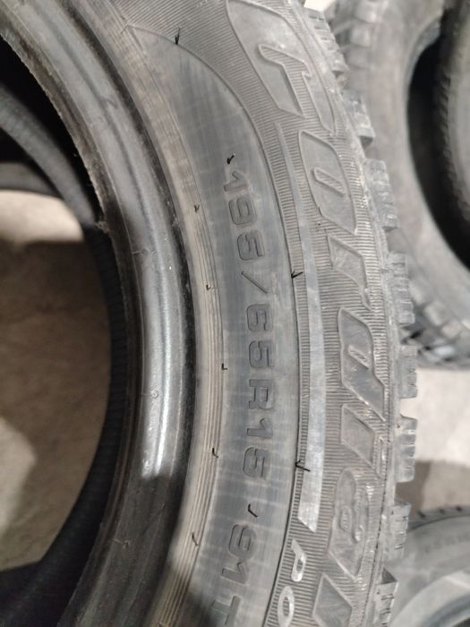 Продам Резину Размер (195/65 R15)