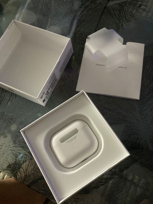 Продавам AirPods 3