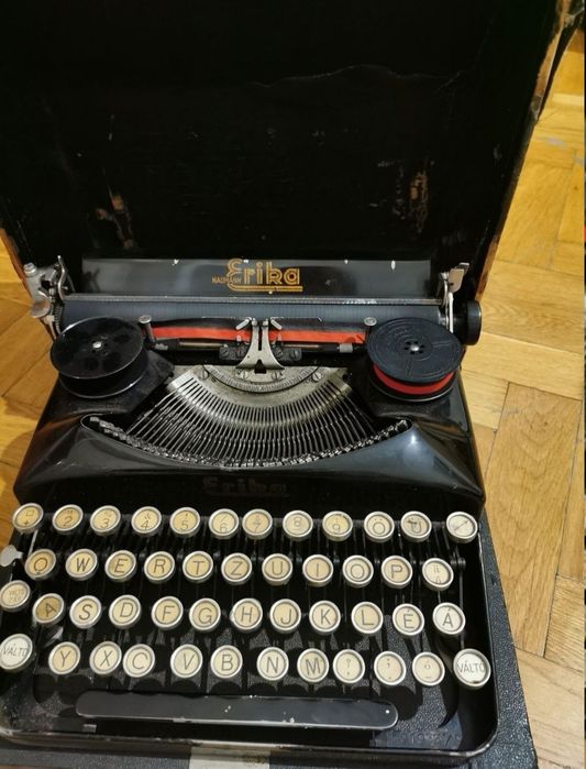 Mașina de scris Erika cu toc original