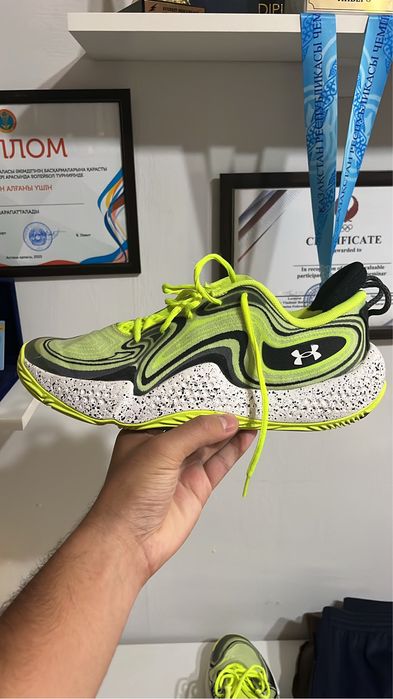 Продаю две пары кроссовок Anta kai1 и under armour spawn 5