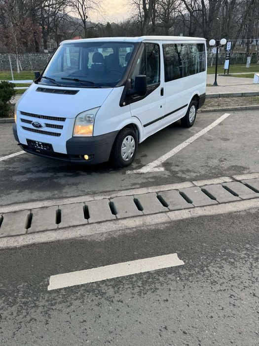 Vand Ford Transit 8+1 cu AC