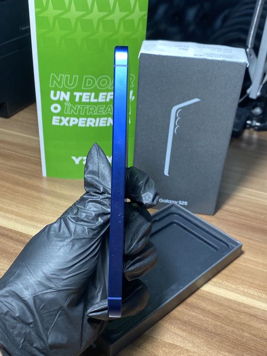 Samsung Galaxy s25 • 128 GB • Navy