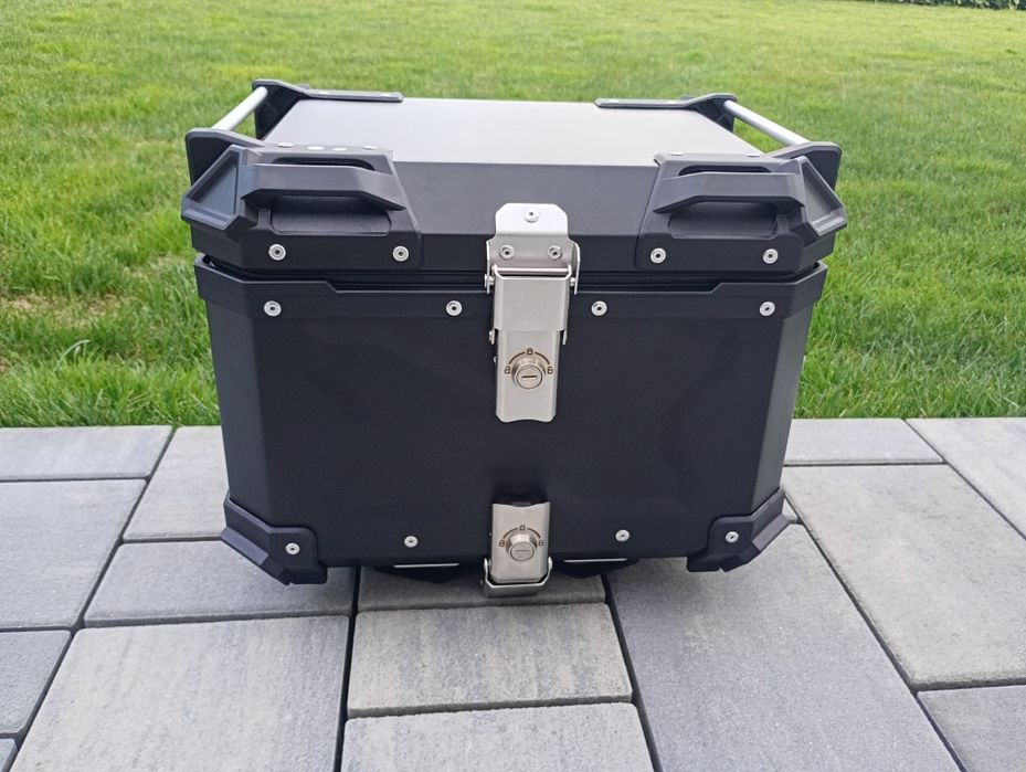 Vând topcase aluminiu ,cutie motocicleta ,portbagaj moto.