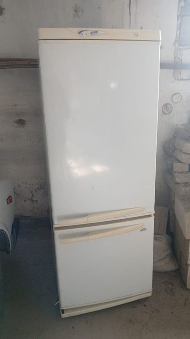Продам двухкамерный  холодильник