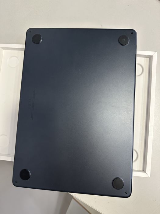 MacBook Air m2 16/256 (5 циклов)