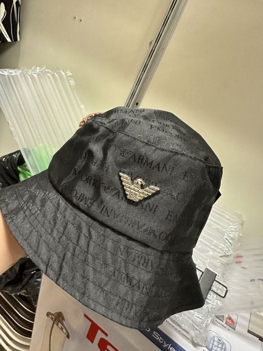 Шапки с козирка и идиотки марки НА ЕДРО