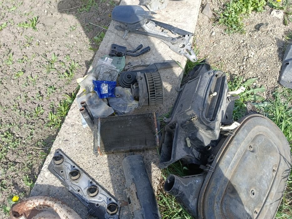 Продам запчасти на мерс 190.
