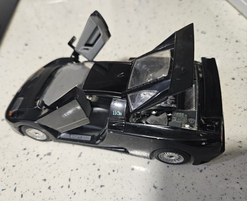 Колекционерска метална  количкa BBURAGO BUGATTI EB 110 мащаб 1:24