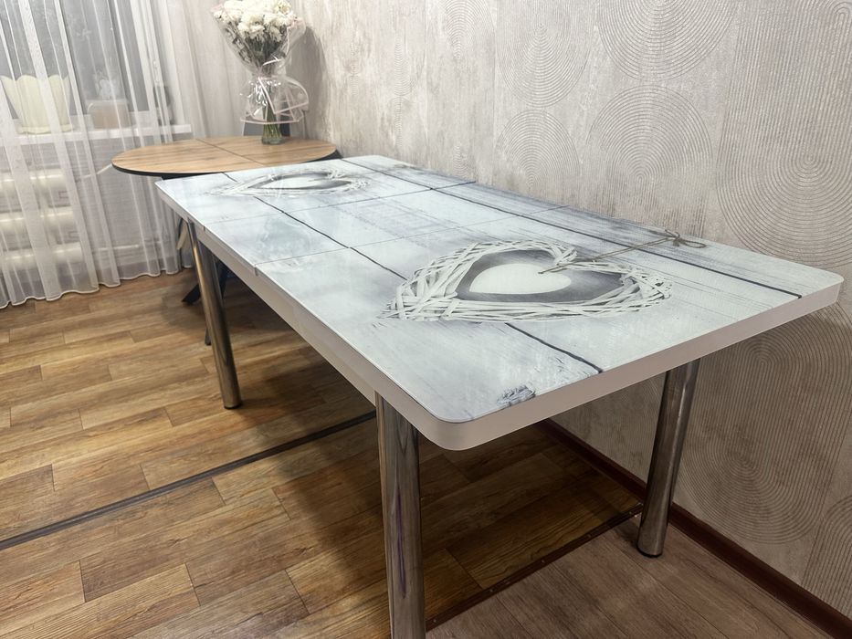 Продам стол обеденный, раздвижной