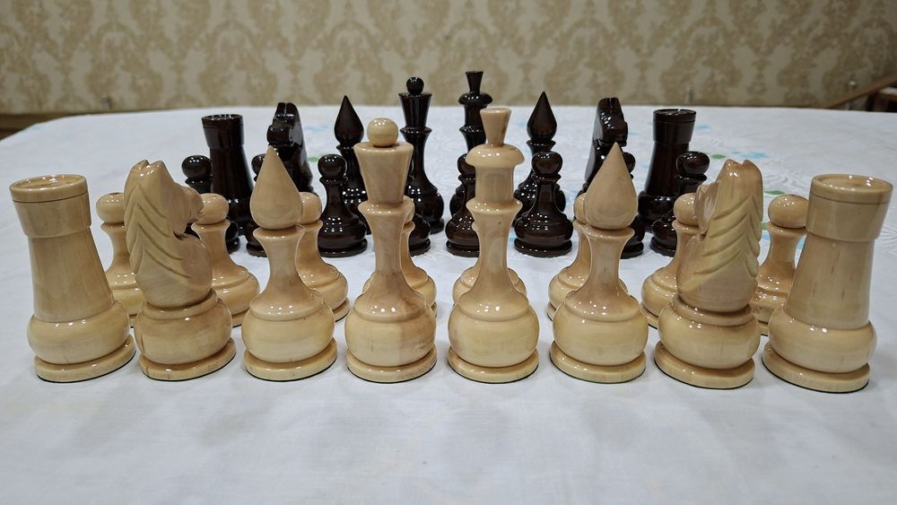 Шахматный фигура из дерево  глянцвый матовый полу матовый