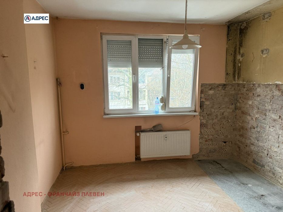 Продава се Тристаен апартамент в Плевен, Идеален център - 65 кв.м за 981 €/кв.м - Снимка #3