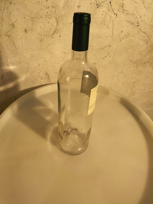 Продавам бутилки за вино