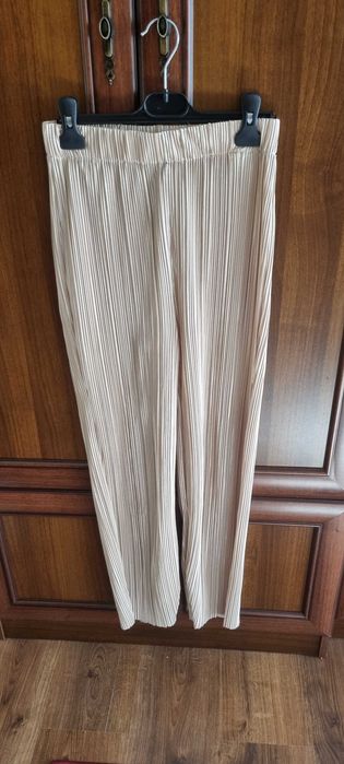 Pantaloni superbi de vara