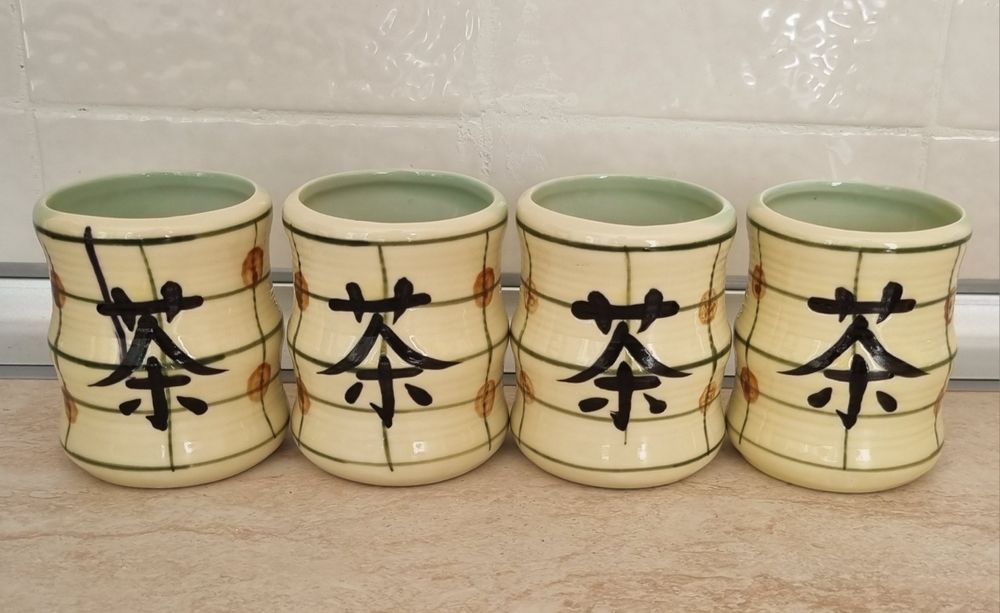 Чаши за чай и чайник