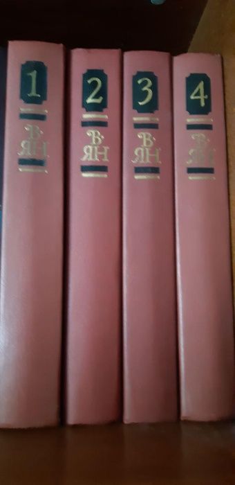 Продам словари новые