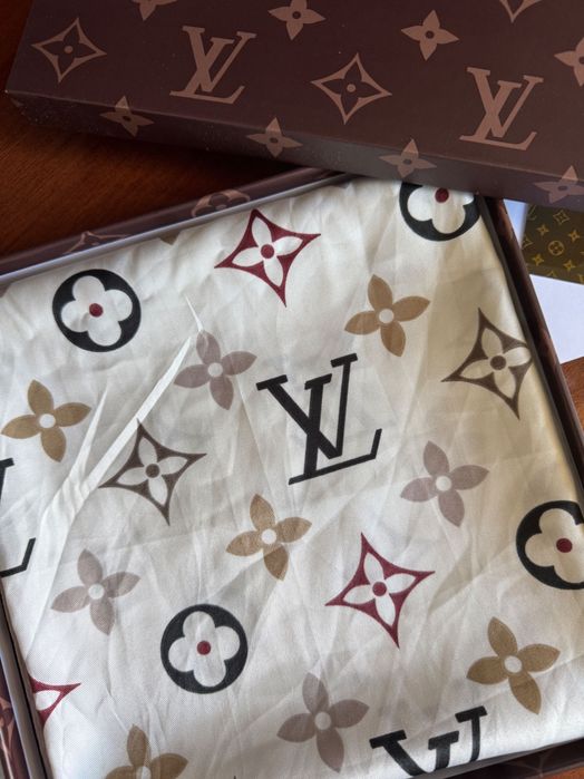 головной платок от Gucci и LouisVuitton