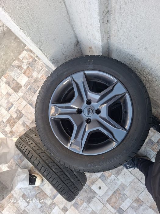 4 jenti cu cauciucurii