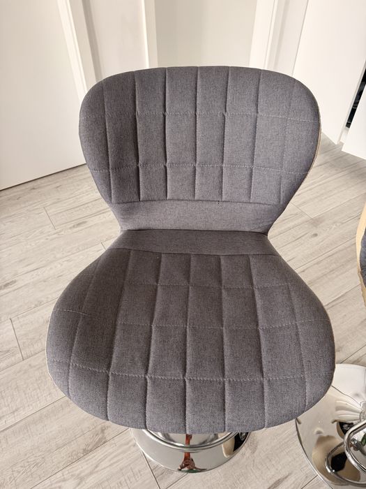 Scaune de bar 2 bucati stare foarte buna