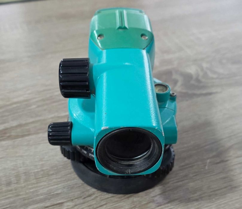 Оптичен нивелир SOKKIA C410