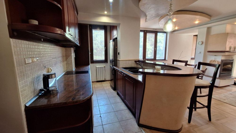 Дава се под наем Четиристаен апартамент в София, Лозенец - 101 кв.м за 1070 € - Снимка #2