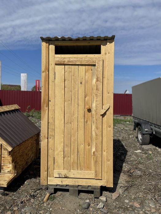 Уличный туалет в наличии