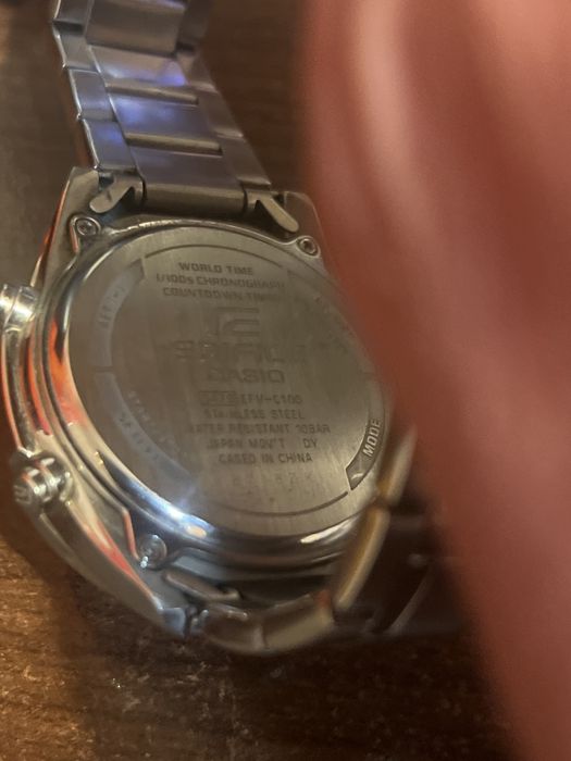 CASIO EDIFICE много красив часовник с черен циферблат. Тежък  и красив