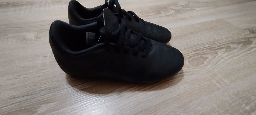 Детски футболни бутонки адидас 33 номер