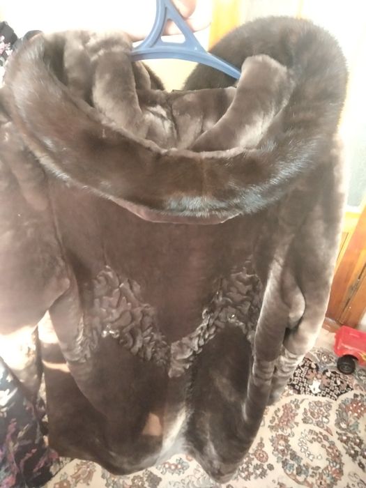 Шуба мутоновая с воротником