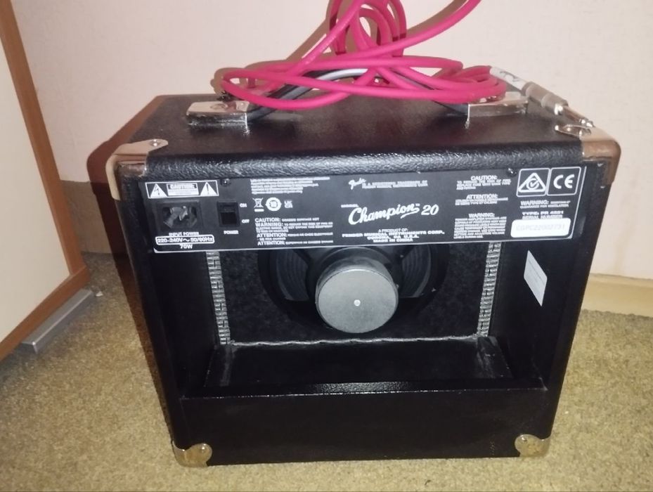 Электрогитара и Комбоусилитель