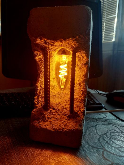 Бетонна арт лампа