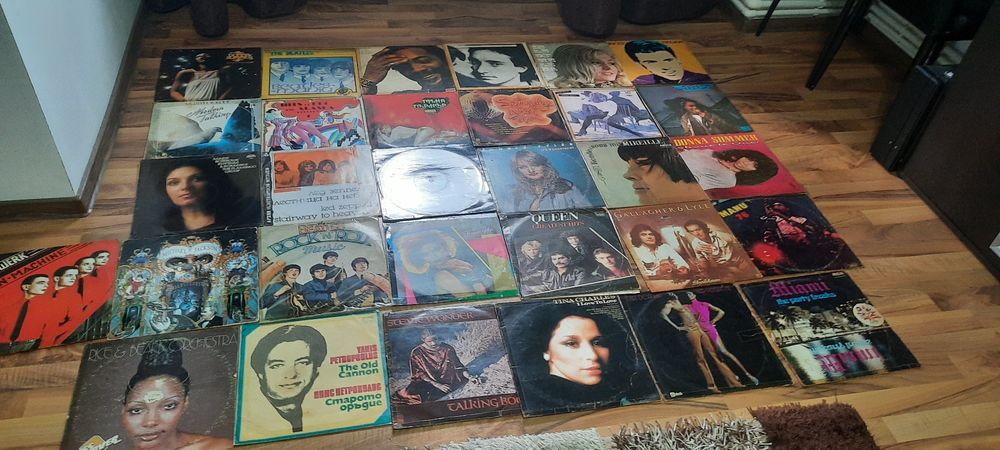 Vând viniluri de colecție