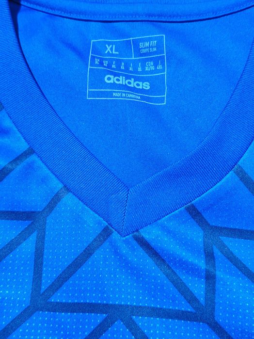 Тениска на Левски