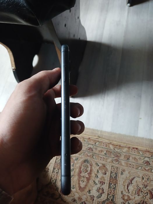 Продам айфон 11.