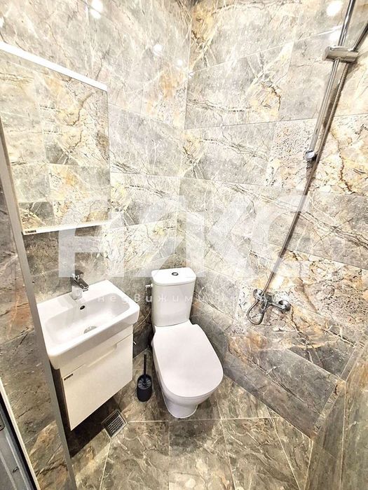 Етаж от къща под наем - напълно обзаведен в  кв. Карпузица