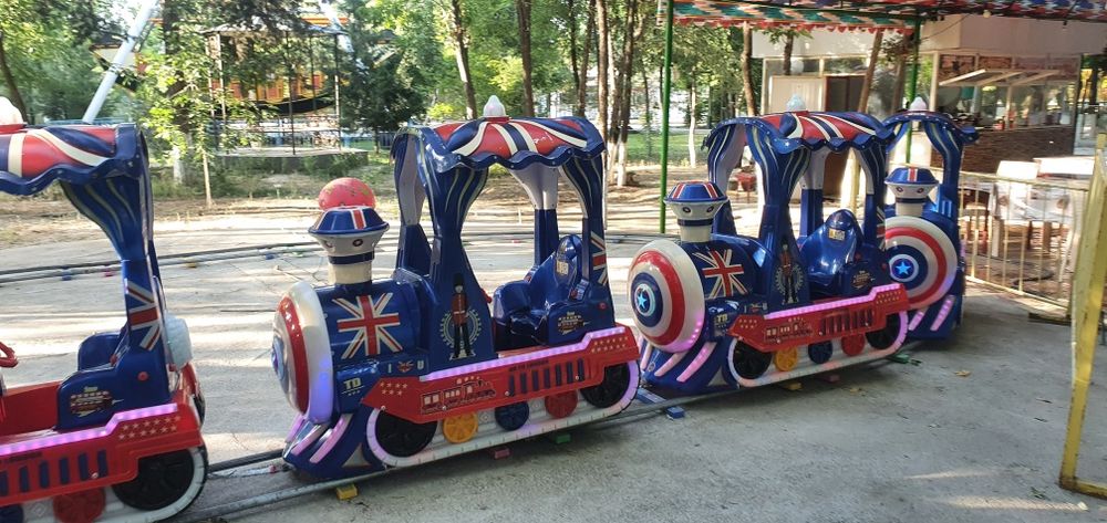 Bolalar poyizchasi sotiladi xolati zor yangidek kop ishlamagan