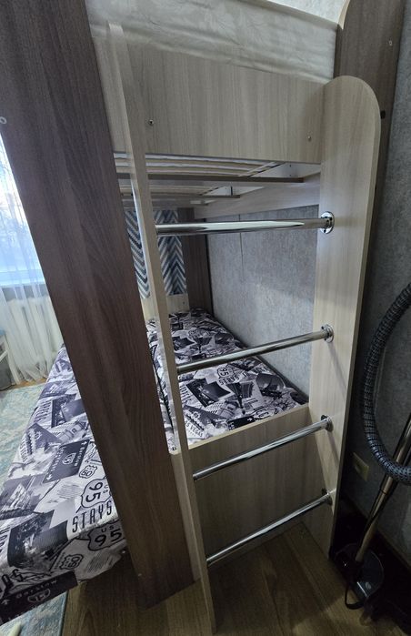 Кровать двухъярусная